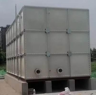 Réservoir d'eau renforcé de fibre de verre en plastique avec panneau GRP