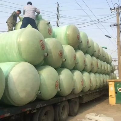 Épaisseur personnalisée réservoir de stockage de liquide FRP, réservoir de FRP chimique 1m3 ~ 200m3