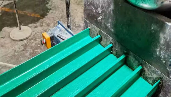 Profiles pultrés pour les réservoirs d'eaux usées