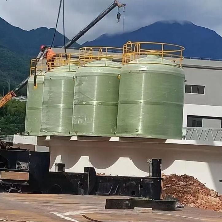 1800x6050 Réservoir de stockage en FRP avec vanne de vidange, Résistance à la corrosion Réservoir chimique en FRP